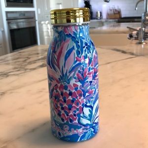 LILLY PULITZER. New metal water bottle